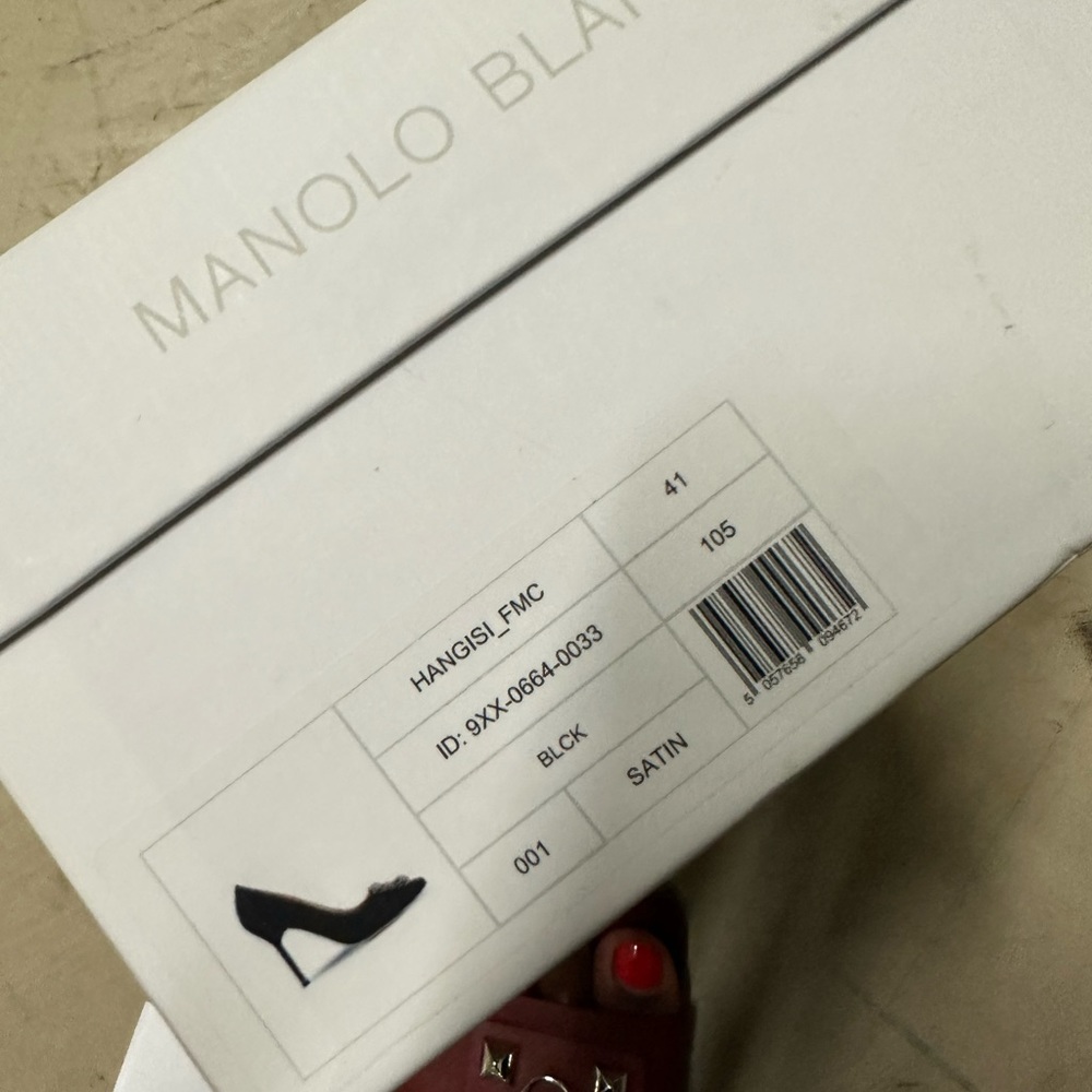 Manolo Blahnik Hangisi satin pumps - Picture 9 of 9